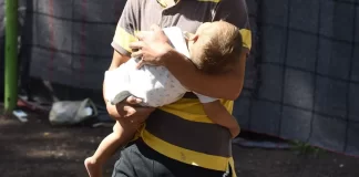 Tras la denuncia sobre el secuestro de un bebé en el estado de Nuevo León, las autoridades hallaron al menor en un domicilio donde el responsable y otra persona fumaban marihuana, por lo que el pequeño estaba intoxicado