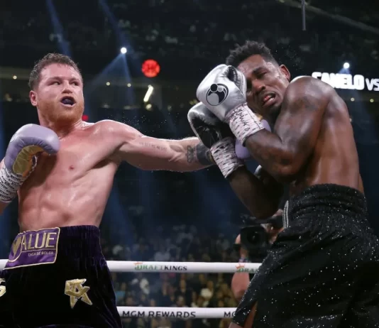 Canelo Álvarez no tuvo demasiadas dificultades para vencer al estadounidense Jermell Charlo en un pelea entre dos campeones indiscutidos.