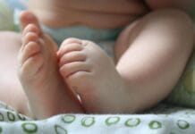 Mujer asesina a golpes a su bebé de dos meses