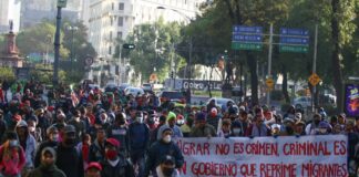 Crimen organizado fomenta caravanas de migrantes: Ken Salazar