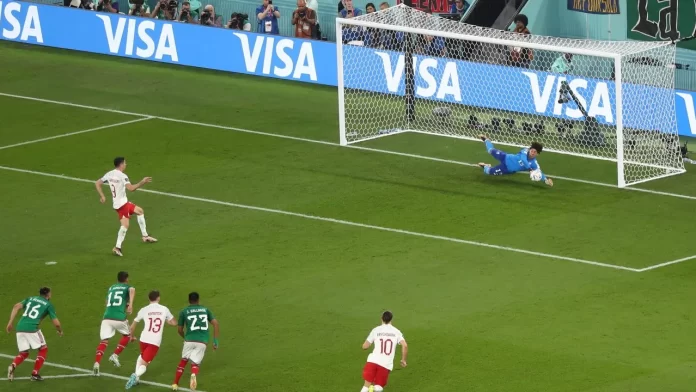 Qatar-2022-Guillermo-Ochoa-le-ataja-penal-a-Robert-Lewandowski