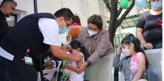 La tripledemia, conformada por los virus del COVID-19, la influenza y el sincitial respiratorio VRS, está tomando por sorpresa a los niños de México debido a que se trata de una enfermedad nueva