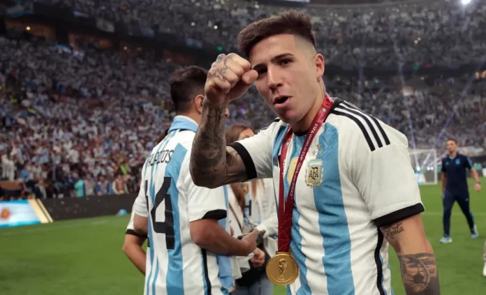 Enzo Fernández, además de Lionel Messi, fue de las figuras más destacadas por Argentina en el Mundial Qatar 2022, por lo que su precio en el mercado se infló mucho y varios clubes están dispuestos a pagar lo que sea necesario para contar con sus servicios