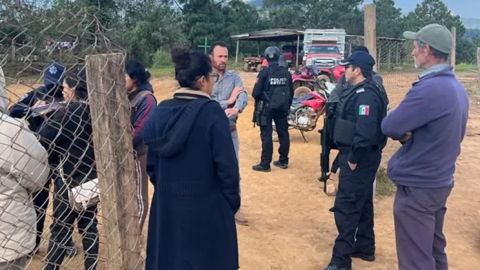 Al igual que ocurrió hace dos meses en San Miguel Totolapan, los pistoleros llegaron a un pobaldo para masacrar a varios habitantes, entre ellos un menor