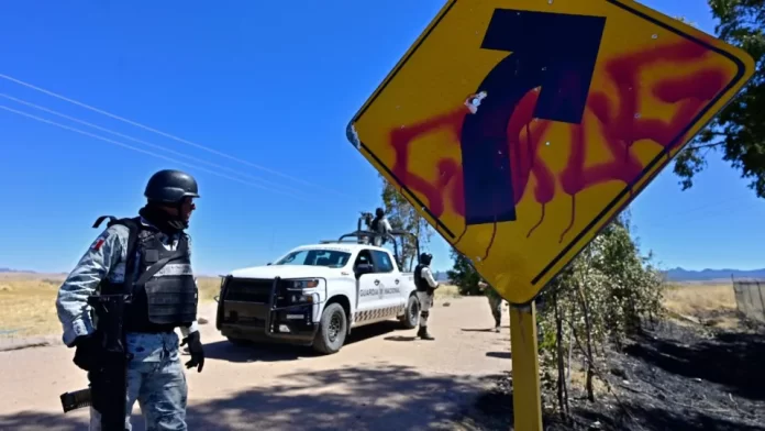 Los agentes realizaban recorridos de vigilancia cuando fueron emboscados por los delincuentes, por lo que repelieron la agresión