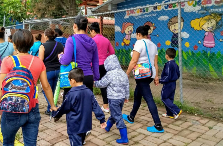 Hunden resultados de la prueba PISA 2025 al sistema educativo en México: 4 de cada 10 alumnos reprueban las tres áreas básicas