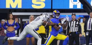 Baker Mayfield lideró la victoria de Rams que los mantiene vivos en la contienda por los playoffs