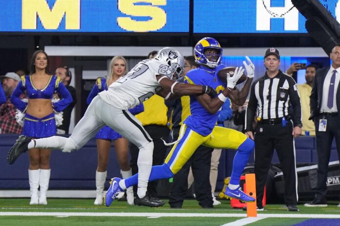 Baker Mayfield lideró la victoria de Rams que los mantiene vivos en la contienda por los playoffs