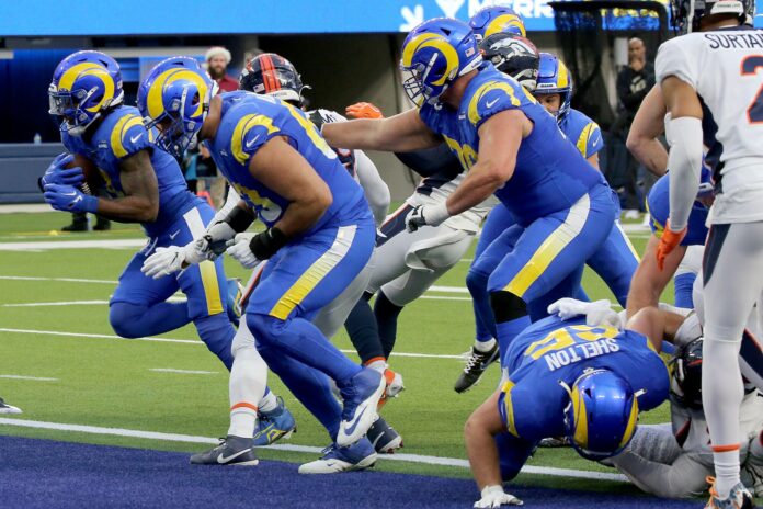 rams-nfl Los Angeles brilló en todas las fases del juego para pasar encima de un inoperante equipo de Denver que nunca pudo entrar en ritmo