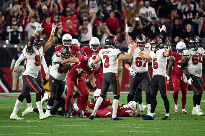 Tampa Bay conectó un gol de campo en tiempo extra para vencer a domicilio a los Cardinals y seguir en la cima divisional