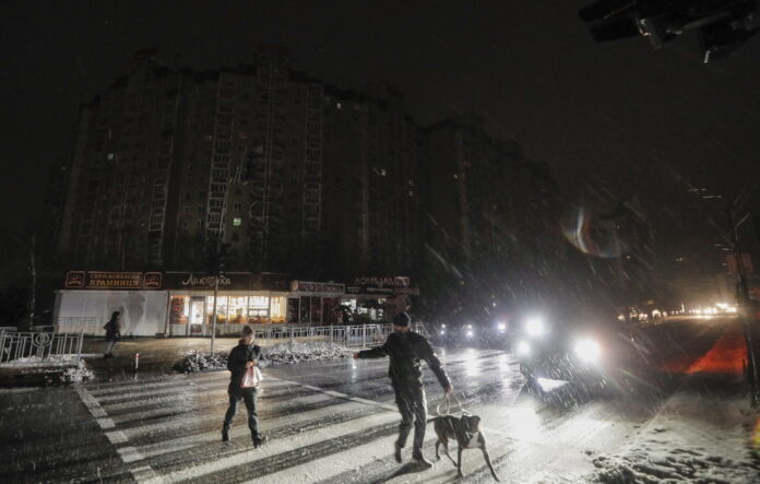 ucrania Grupos de voluntarios se esfuerzan para que las tropas de Ucrania no se queden sin suministro eléctrico pese a los reiterados bombardeos de Rusia