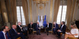 El presidente argentino se reunió con el titular del Consejo Europeo, Charles Michel, con el objetivo de alcanzar acuerdos en materias primas y energía