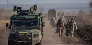 La decisión se ha tomado para preservar la vida de los soldados tras meses de fuertes combates en esta localidad del este, cuya captura fue anunciada por Moscú hace casi dos semanas, dice portavoz
