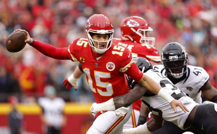 patrick-mahomes Patrick Mahomes y los Chiefs disputarán la Final de Conferencia de la AFCEl equipo de Kansas City venció 20-27 a Jacksonville y aseguró su boleto a la antesala del Super Bowl LVII.
