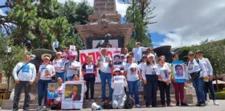 Buscadores de personas desaparecidas acusaron al gobernador de Querétaro de ocultar que hay fosas y entierros clandestinos del crimen organizado.