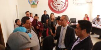 Trabajadores sindicalizados de Tepeapulco se manifiestan en el ayuntamiento por la resistencia de regidores a aprobar presupuesto 2023.