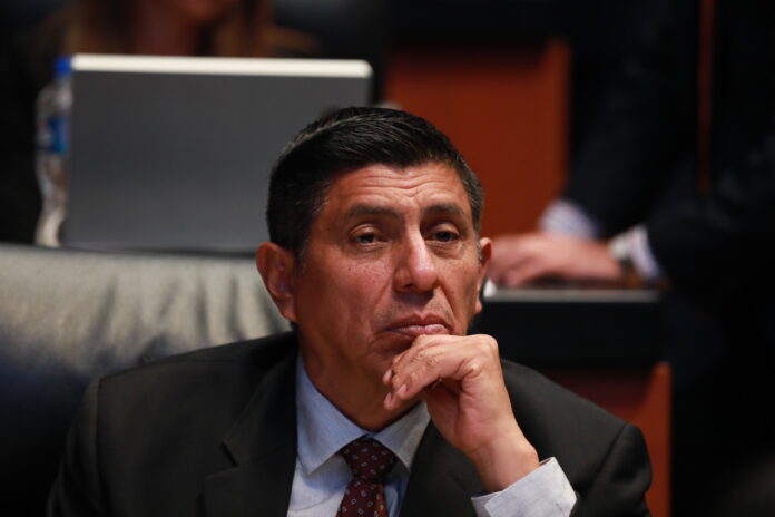 Defensores de los derechos humanos señalaron que el gobernador de Oaxaca no atiende el caso de Pablo López, acusado con delitos fabricados.