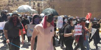 Estudiantes del Instituto de Artes de la UAEH denuncian que impostores pretendían reunirse con autoridades para poner fin al paro.