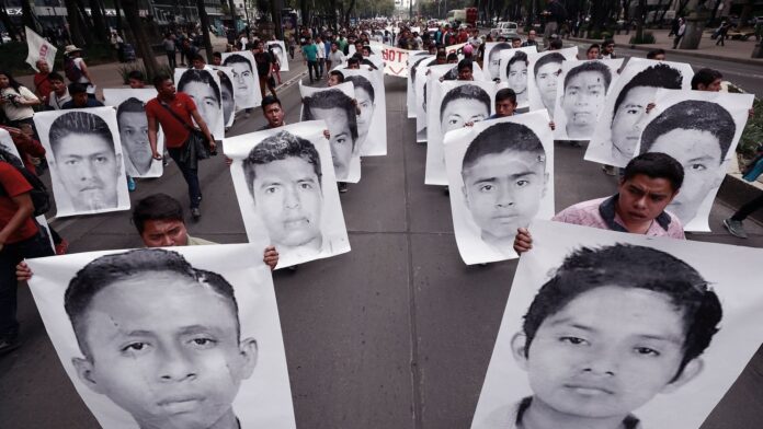 ayotzinapa El informe detalló que militares recibían dinero a cambio de protección e incluso armas, pero no esclarece qué ocurrió con los normalistas de Ayotzinapa.