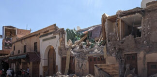 La cifra de muertos por el terremoto en Marruecos, de magnitud 6.8, alcanza ya las 1037 víctimas en el centro histórico de Marrakech.