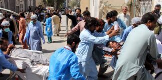 Un viernes sangriento se dio en diferentes mezquitas en Pakistán tras tres atentados que causaron más de 50 muertos y varios heridos.