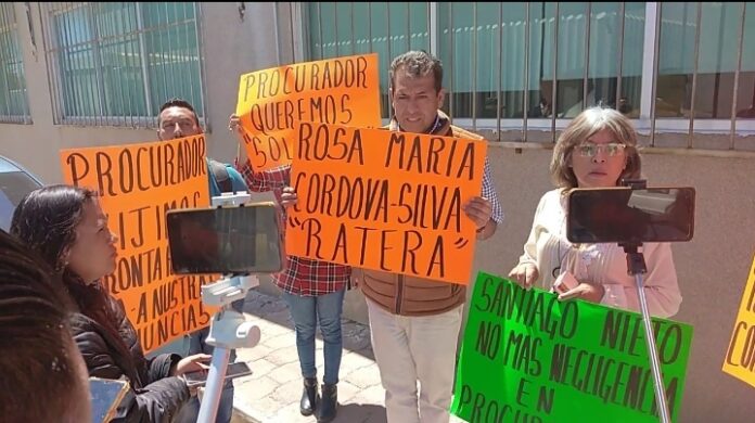 rosa-maria-ESTAFADORA Una manifestación de víctimas de fraude tuvo lugar frente a la Producraduría de Hidalgo contra funcionarios coludidos con la presunta estafadora.