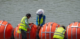 México ha reclamado en varias ocasiones que las barreras flotantes de boyas instaladas por el gobierno de Texas en el río Bravo deben retirarse