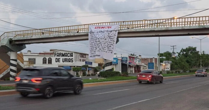 mantacarteldesinaloa Con narcomantas atribuidas al Cártel de Sinaloa en la región norte de México, el grupo supuestamente promete dejar la venta de fentanilo.
