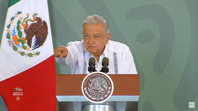 AMLO celebró con Mauricio Vila, gobernador de Yucatán, la participación de militares en la seguridad del estado, pese a investigación de la DEA por fentanilo.