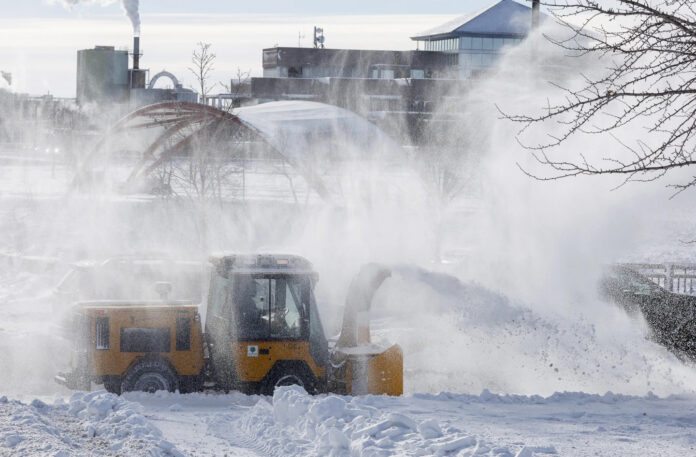 En Estados Unidos, de costa a costa, las tormentas de nieve seguirán este fin de semana, con advertencias de 5 a 9 pulgadas.