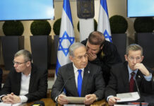 Israel retira miles de tropas de la Franja de Gaza El presidente de Israel Benjamin Netanyahu ordenó el retiro de miles de tropas de Gaza al tiempo que la Suprema Corte rechaza sus reformas.