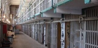 La militarización del país ha aumentado la violencia contra los presos, siendo víctimas de tortura y maltrato dentro de las cárceles.