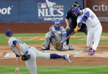 Mets frena a los Dodgers y fuerza el sexto juego Rumbo al Clásico de Otoño Pete Alonso conectó un jonrón de tres carreras en la primera entrada al abridor Jack Flaherty, el cual dio inicio a la poderosa ofensiva local camino a la victoria. Foto Ap