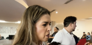 Evade Xóchitl Contreras responder sobre sus ausencias e insulta a la prensa ante cuestionamientos por presunto nepotismo