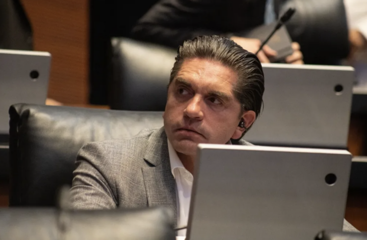 Senador Luis Fernando Salazar amenaza al periodista Enrique Acevedo y luego recula