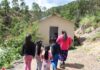 El fuego lo arrasó todo y el gobierno las ignoró: Familia del diputado Arturo Medina les reconstruye su hogar desde cero