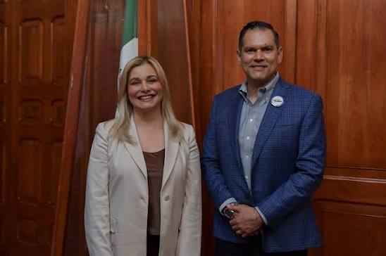 Gilberto Loya y Maru Campos