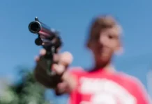 Estudiantes en EE. UU. compran armas de alto poder para surtir a cárteles mexicanos: NYT