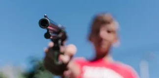 Estudiantes en EE. UU. compran armas de alto poder para surtir a cárteles mexicanos: NYT