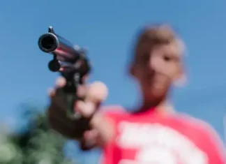 Estudiantes en EE. UU. compran armas de alto poder para surtir a cárteles mexicanos: NYT