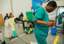 Asesinan a enfermera en el Congo durante ataque a la OMS; brote de ébola supera los 9,800 casos