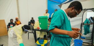 Asesinan a enfermera en el Congo durante ataque a la OMS; brote de ébola supera los 9,800 casos